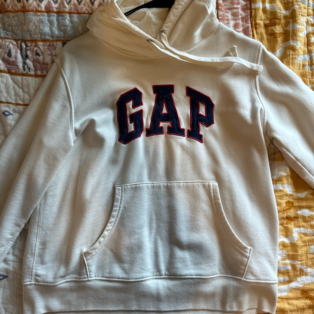 Medium creme GAP hoodie with red & navy logo